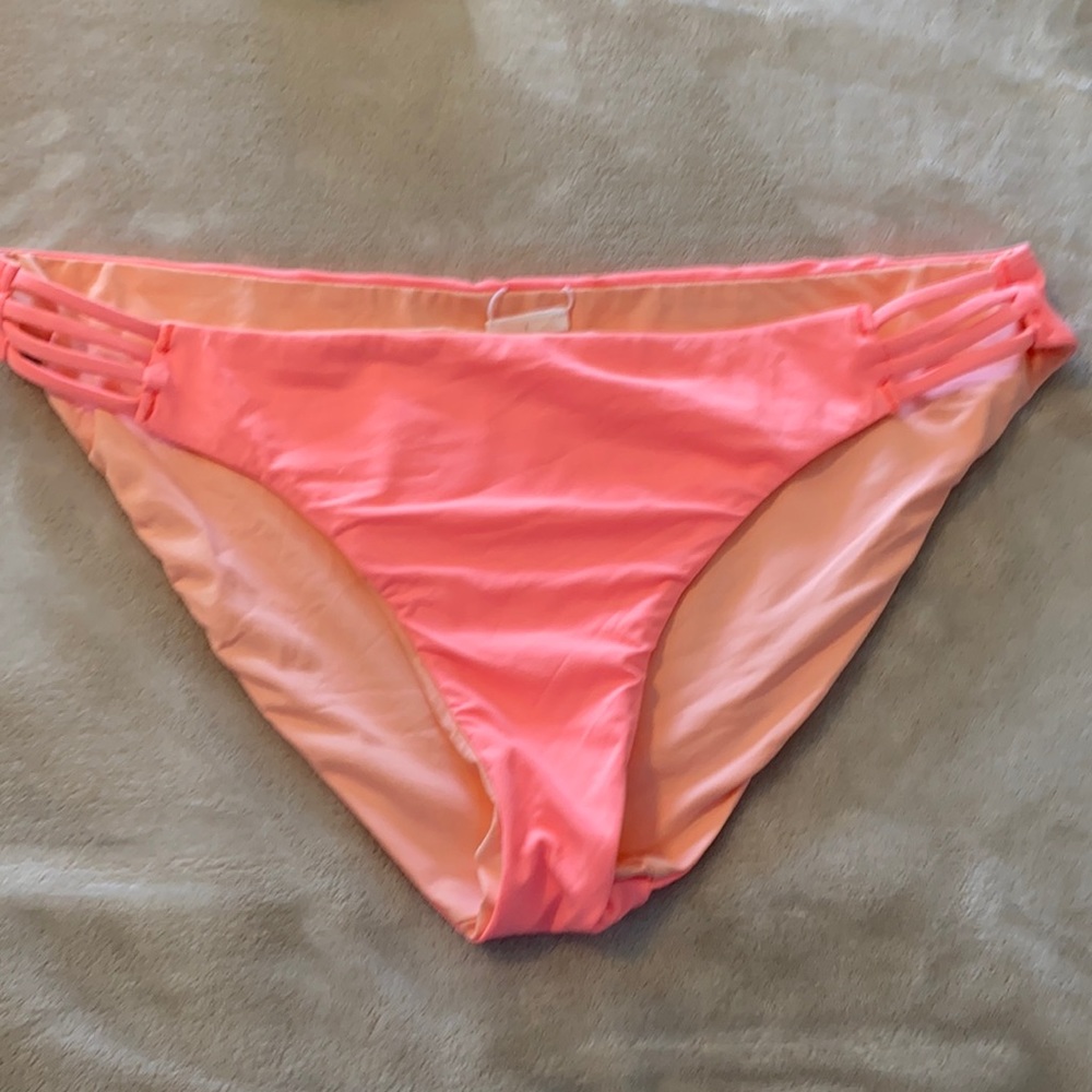 Women’s bikini swim bottoms